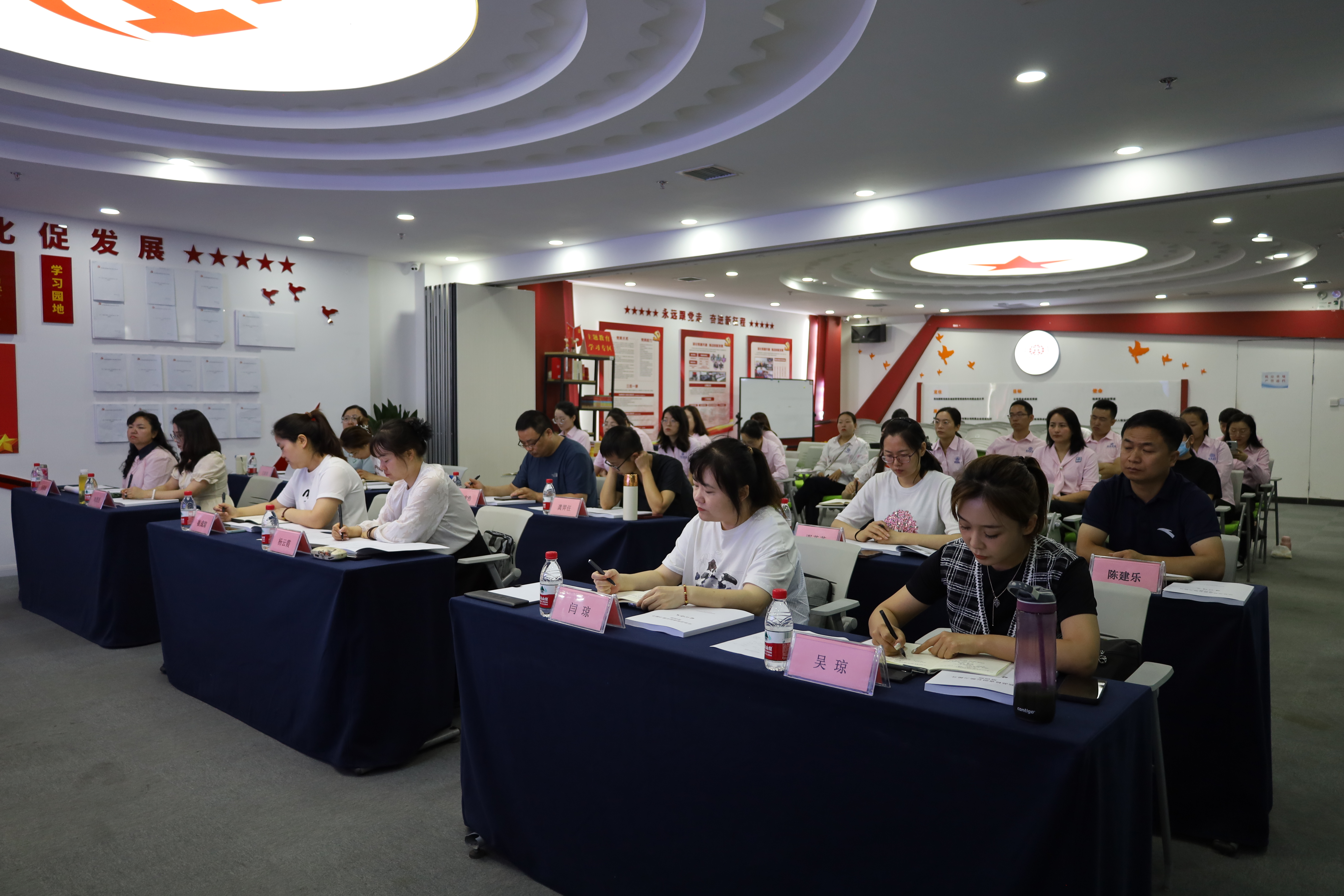 ��ױƷ����������ѵ