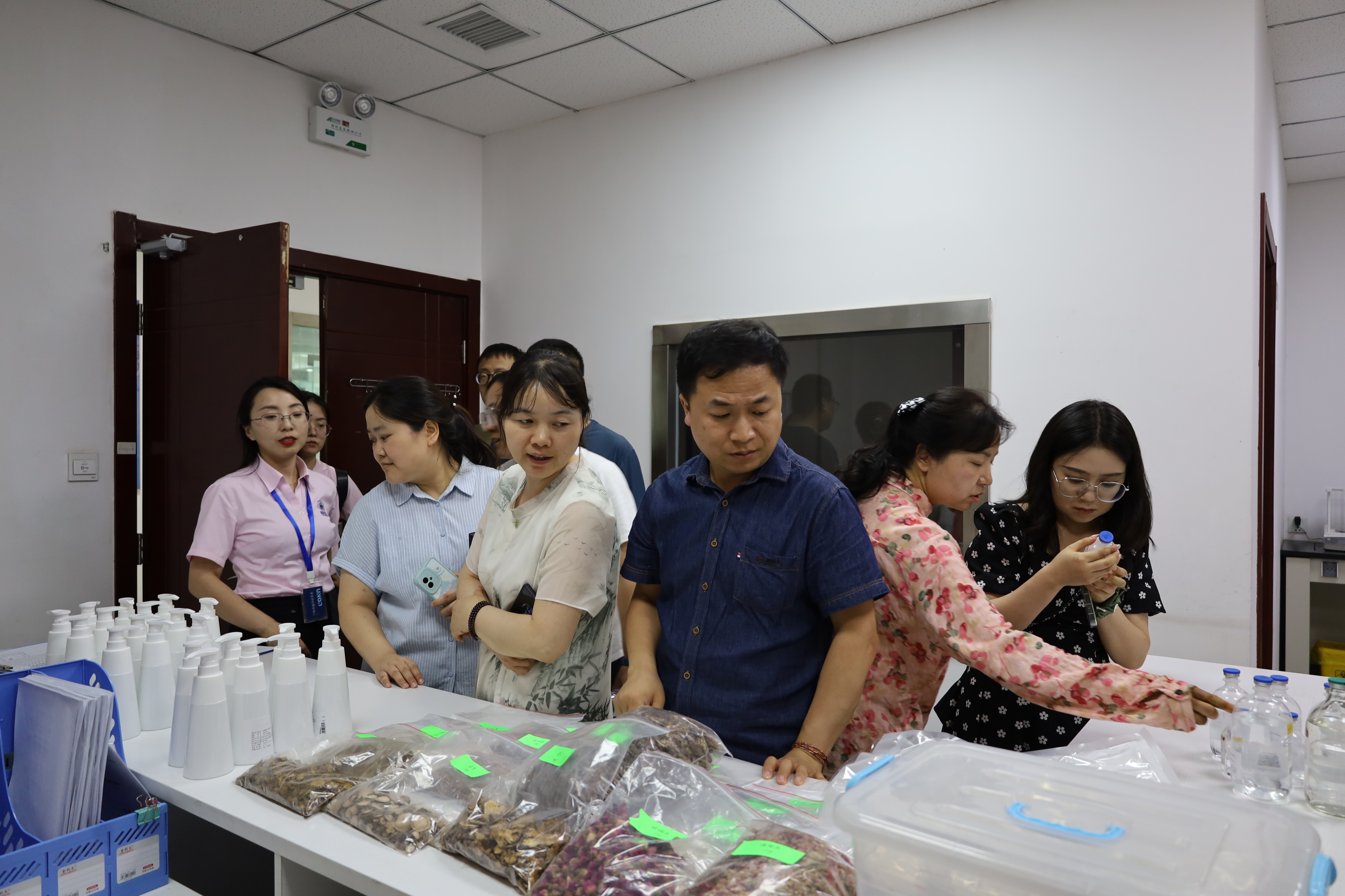 ��ױƷʵ��������